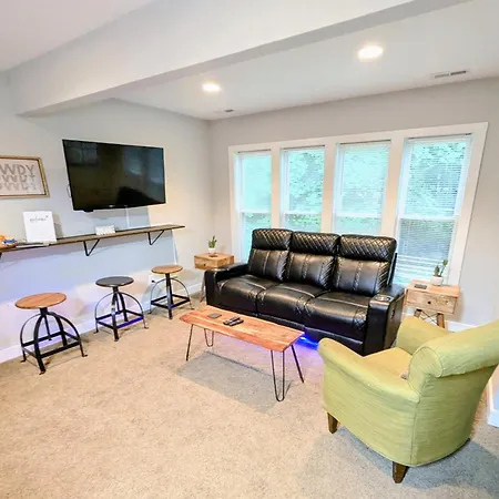 Modern Comforts, Classic Charm: Neighborhood Gem